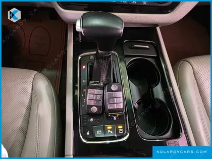 KIA CARNIVAL 7-SEATER LIMOUSINE