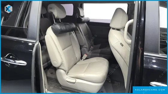 KIA CARNIVAL 9-SEATER LUXURY