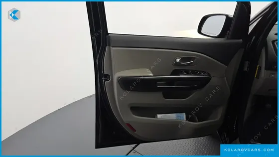 KIA CARNIVAL 9-SEATER LUXURY