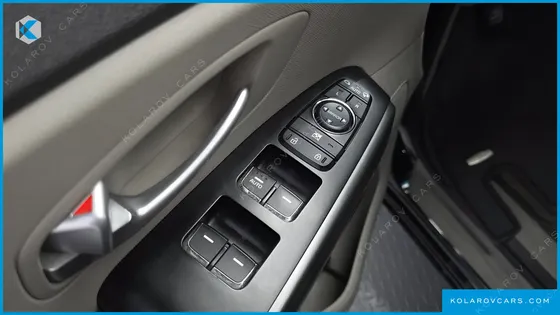 KIA CARNIVAL 9-SEATER LUXURY
