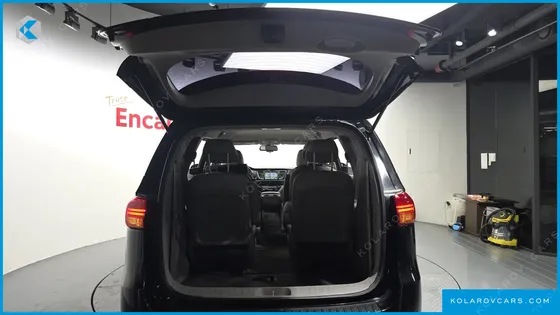 KIA CARNIVAL 9-SEATER LUXURY
