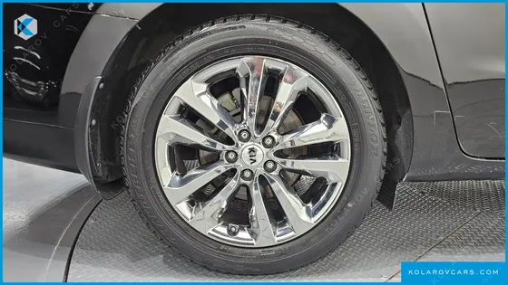 KIA CARNIVAL 9-SEATER PRESTIGE