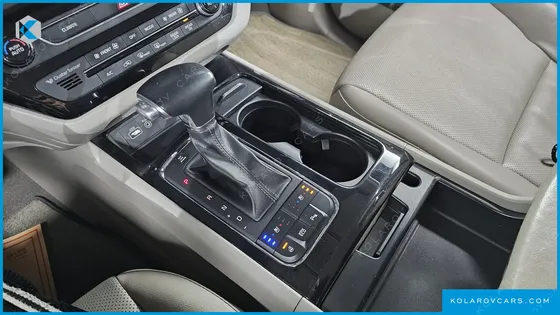 KIA CARNIVAL 9-SEATER PRESTIGE
