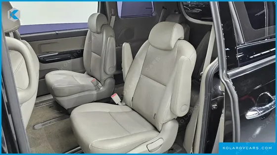 KIA CARNIVAL 9-SEATER PRESTIGE