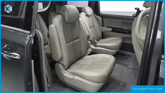 KIA CARNIVAL 9-SEATER NOBLESSE