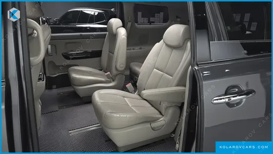 KIA CARNIVAL 9-SEATER NOBLESSE