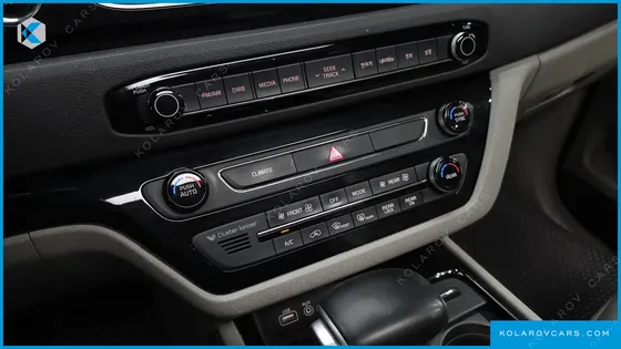 KIA CARNIVAL 9-SEATER NOBLESSE