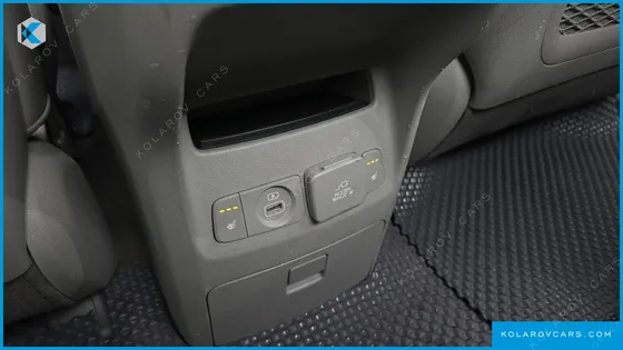 KIA CARNIVAL 9-SEATER NOBLESSE