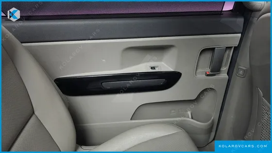 KIA CARNIVAL 11-SEATER PRESTIGE