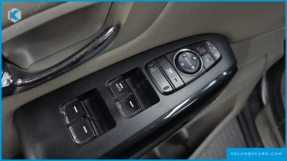 KIA CARNIVAL 11-SEATER PRESTIGE