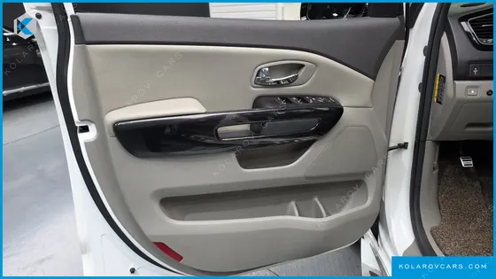 KIA CARNIVAL 9-SEATER PRESTIGE