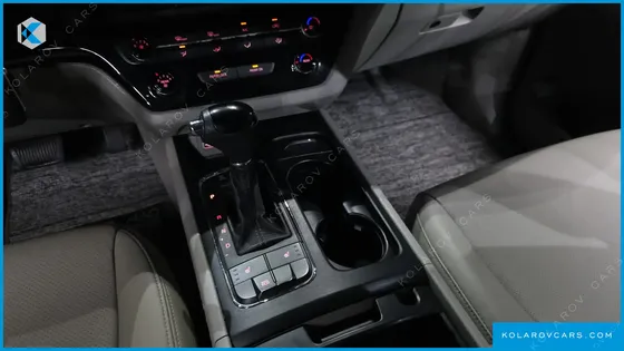 KIA CARNIVAL 6-SEATER WHEELCHAIR LIFT