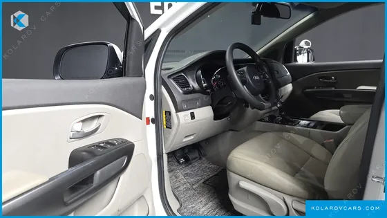 KIA CARNIVAL 6-SEATER WHEELCHAIR LIFT