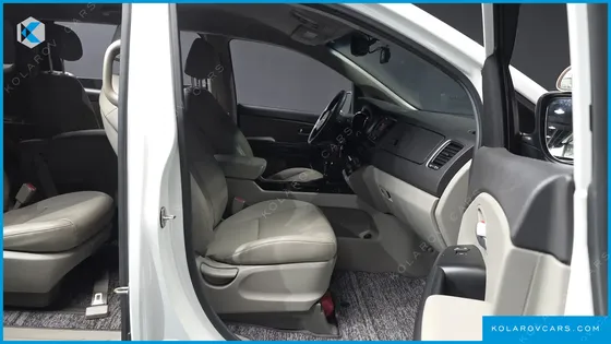 KIA CARNIVAL 6-SEATER WHEELCHAIR LIFT