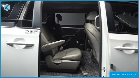 KIA CARNIVAL 6-SEATER WHEELCHAIR LIFT