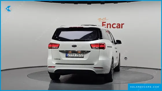 KIA CARNIVAL 11-SEATER NOBLESSE