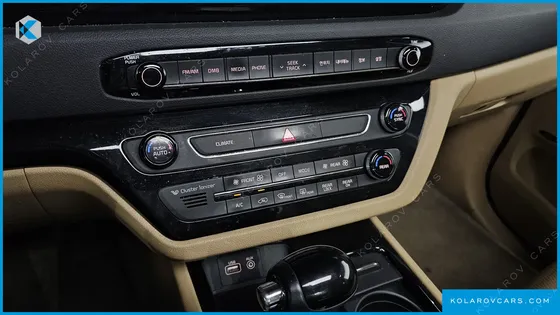 KIA CARNIVAL 11-SEATER NOBLESSE
