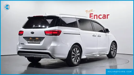 KIA CARNIVAL 9-SEATER LUXURY