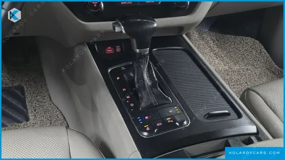 KIA CARNIVAL 9-SEATER LUXURY