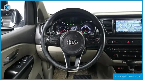 KIA CARNIVAL 9-SEATER LUXURY