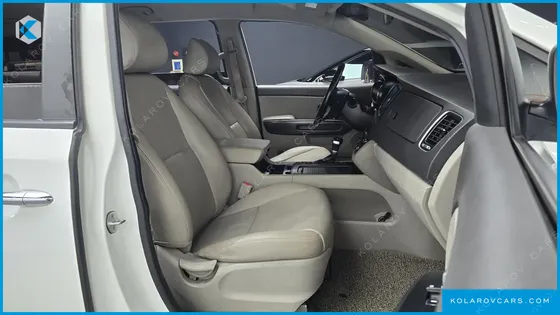 KIA CARNIVAL 9-SEATER LUXURY