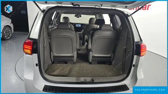KIA CARNIVAL 9-SEATER LUXURY
