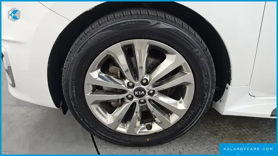 KIA CARNIVAL 9-SEATER NOBLESSE