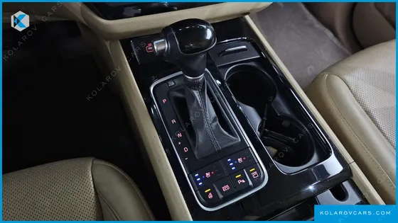 KIA CARNIVAL 9-SEATER NOBLESSE