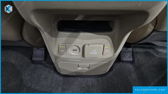 KIA CARNIVAL 9-SEATER NOBLESSE
