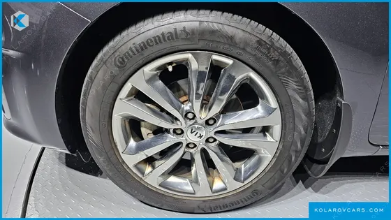 KIA CARNIVAL 9-SEATER PRESTIGE