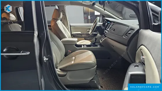KIA CARNIVAL 9-SEATER PRESTIGE