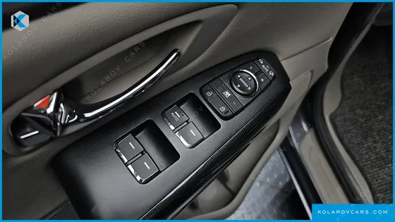 KIA CARNIVAL 9-SEATER PRESTIGE