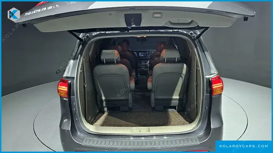 KIA CARNIVAL 9-SEATER PRESTIGE