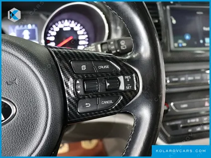 KIA CARNIVAL GASOLINE 9-SEATER NOBLESSE