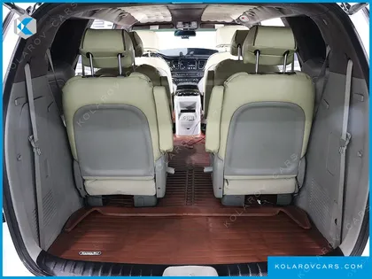 KIA CARNIVAL GASOLINE 9-SEATER NOBLESSE