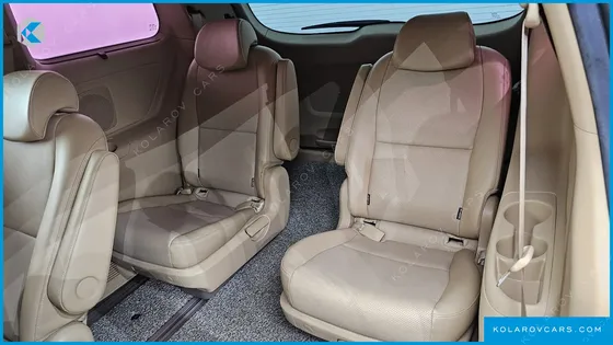 KIA CARNIVAL 9-SEATER PRESTIGE