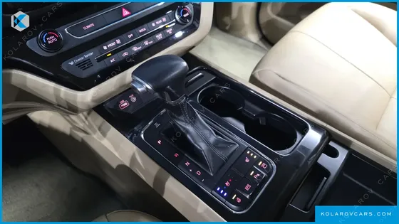 KIA CARNIVAL 7-SEATER LIMOUSINE