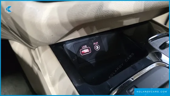 KIA CARNIVAL 7-SEATER LIMOUSINE
