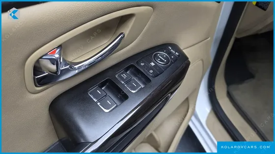 KIA CARNIVAL 7-SEATER LIMOUSINE