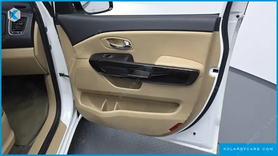 KIA CARNIVAL 7-SEATER LIMOUSINE