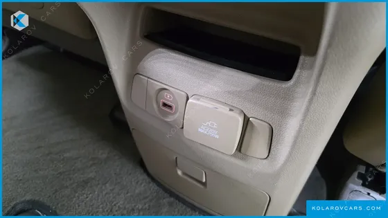 KIA CARNIVAL 7-SEATER LIMOUSINE