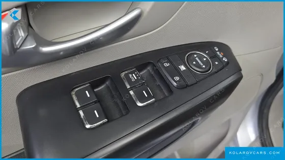 KIA CARNIVAL 9-SEATER LUXURY
