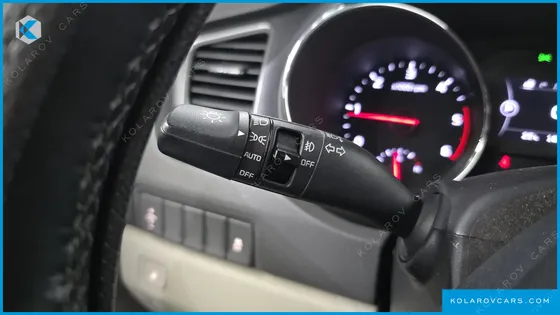 KIA CARNIVAL 9-SEATER LUXURY