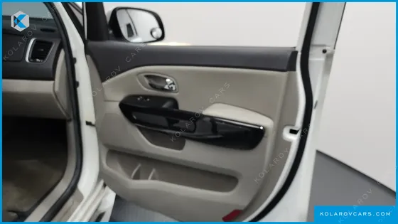 KIA CARNIVAL 9-SEATER PRESTIGE