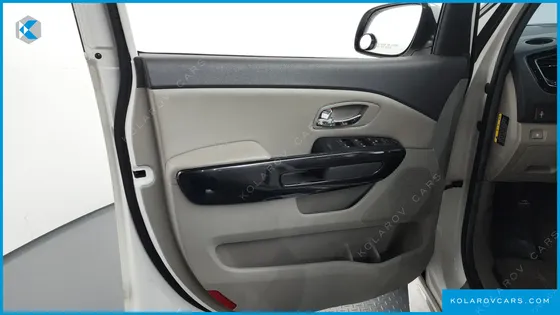 KIA CARNIVAL 9-SEATER PRESTIGE