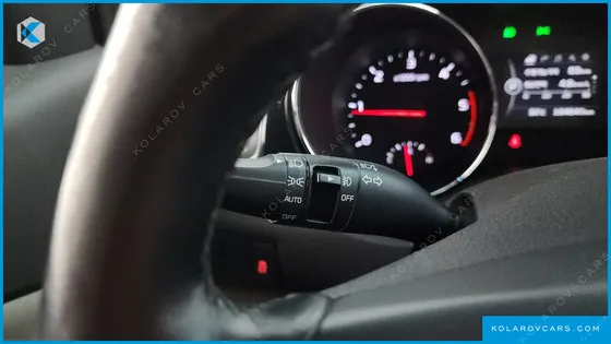 KIA CARNIVAL 9-SEATER PRESTIGE