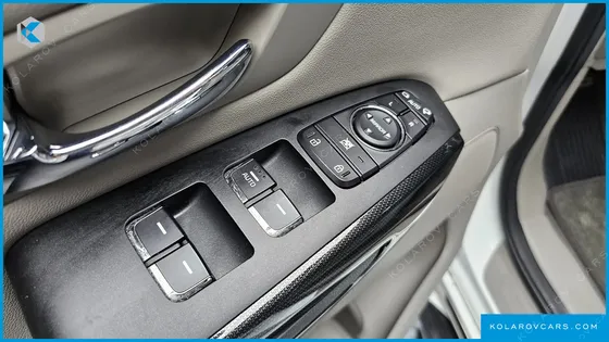 KIA CARNIVAL 9-SEATER PRESTIGE