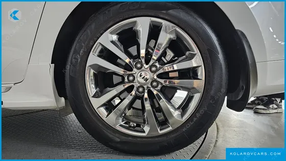 KIA CARNIVAL 9-SEATER PRESTIGE