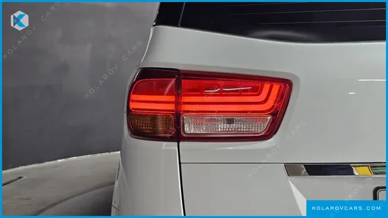 KIA CARNIVAL 9-SEATER PRESTIGE
