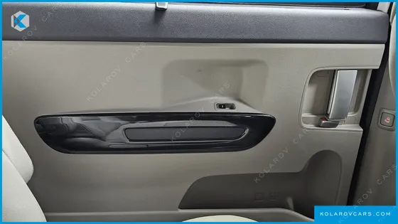 KIA CARNIVAL 9-SEATER PRESTIGE